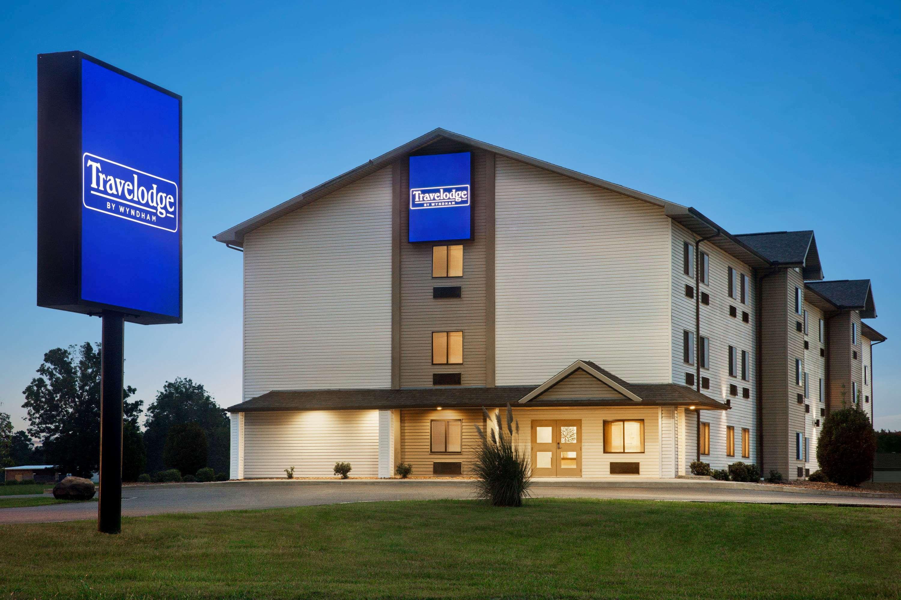 Travelodge By Wyndham Livonia Экстерьер фото