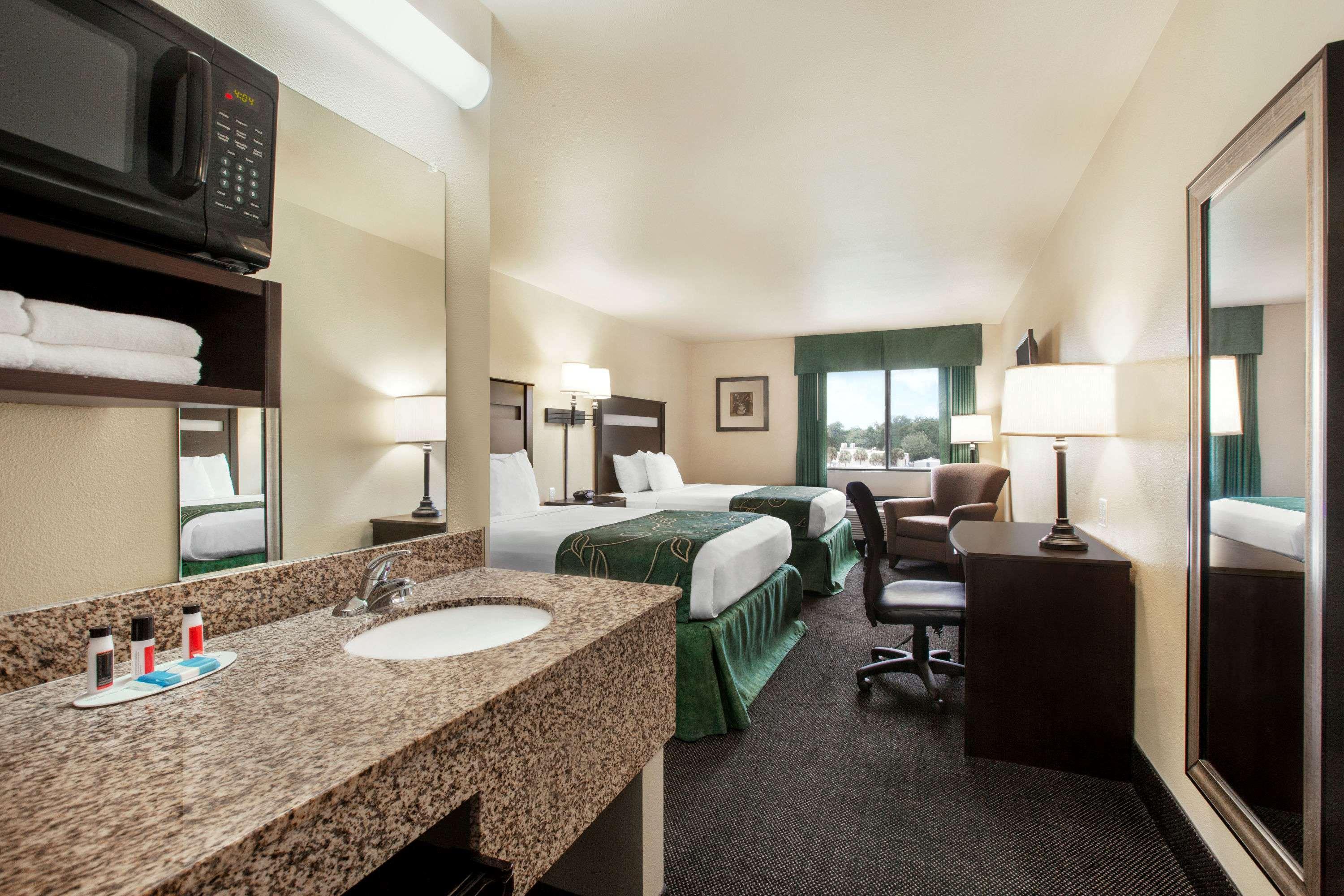 Travelodge By Wyndham Livonia Экстерьер фото